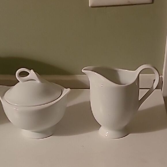 Mikasa Classis Flair Ceramic Creamer and Sugar Set - Picture 1 of 13